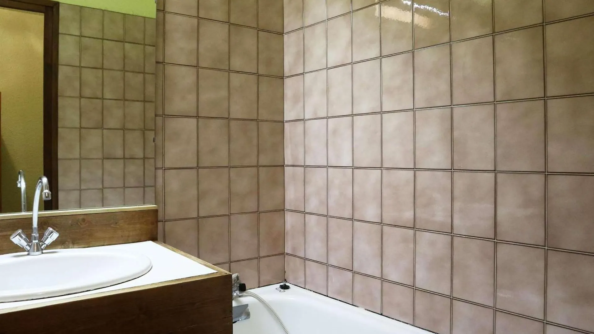 Studio 4 Pers. Acces Direct Pistes, Centre Et Balcon Sud - Fr-1-322-555 Les Orres France